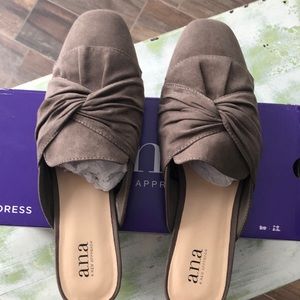 The perfect mules (with cushioned insoles) for the everyday outfit!